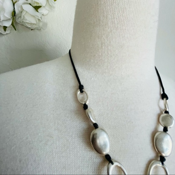 Bella Uno Large Circular Plate Jewelry - Picture 7 of 12